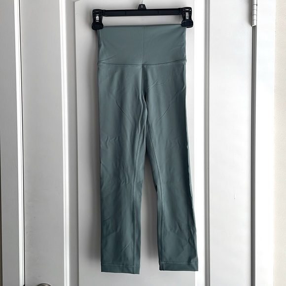 Wunder Under Cropped - Picture 1 of 1